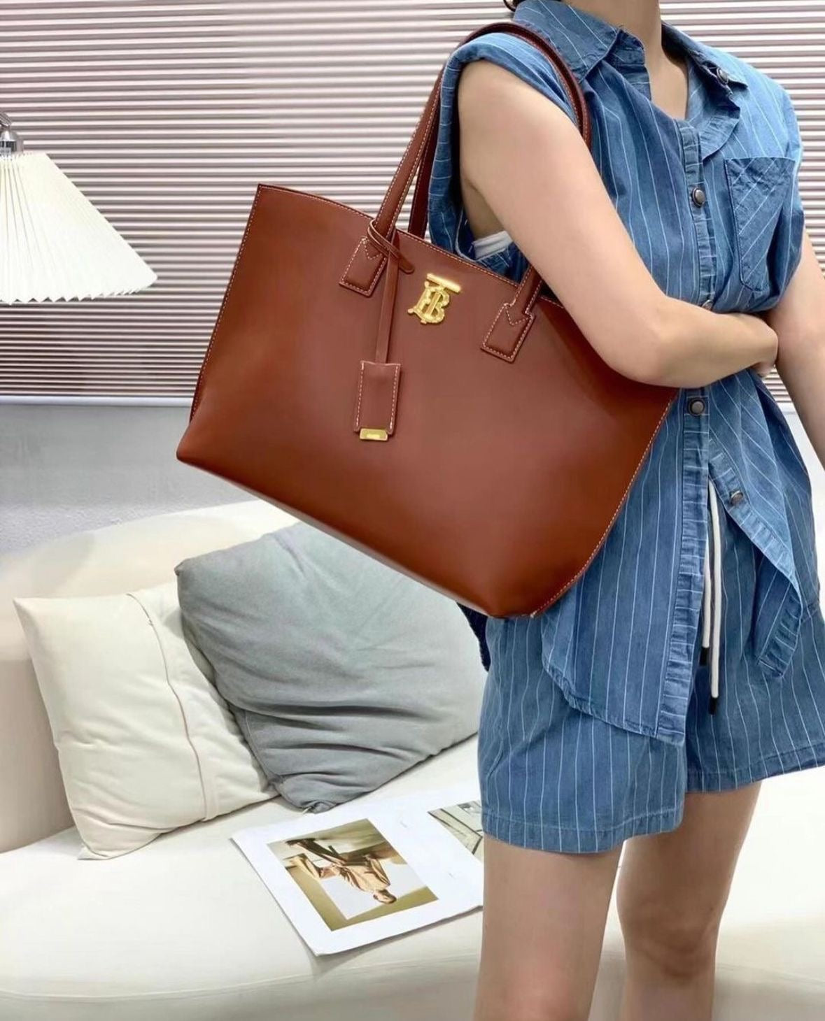 BURBERRY-TOTE BAG