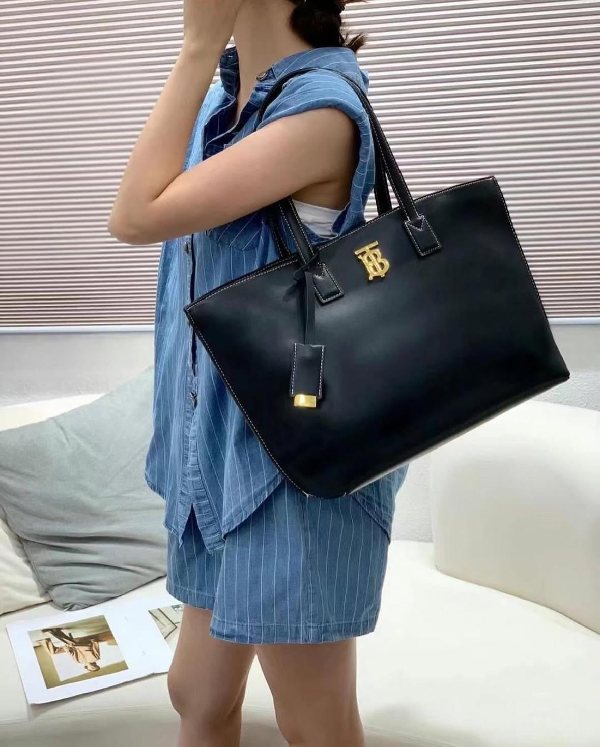 BURBERRY-TOTE BAG