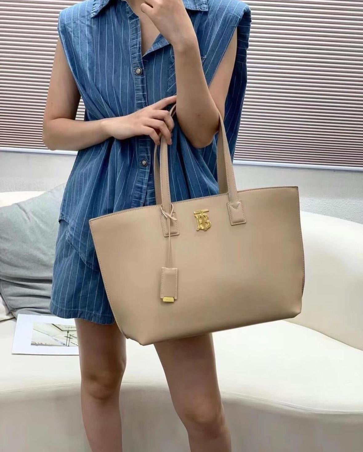 BURBERRY-TOTE BAG
