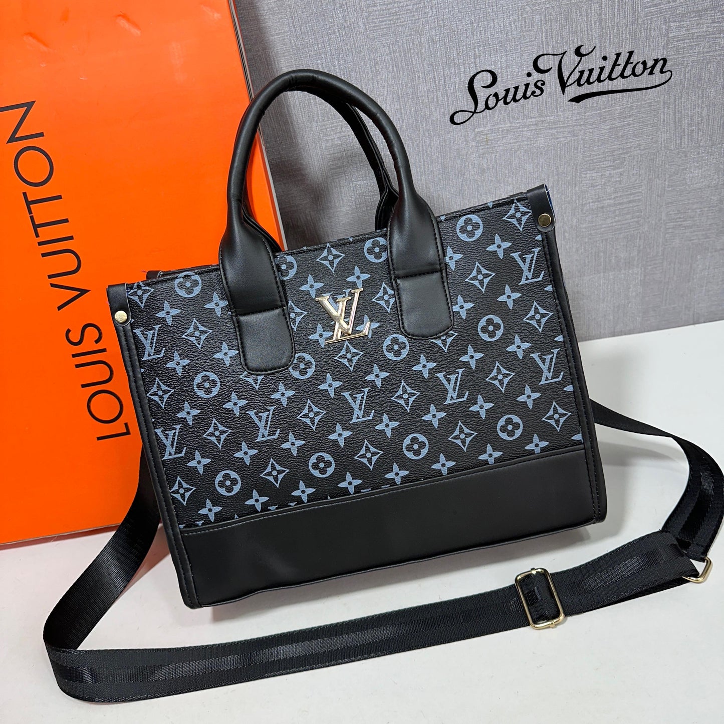 LOUIS VUITTON-TOTE BAG